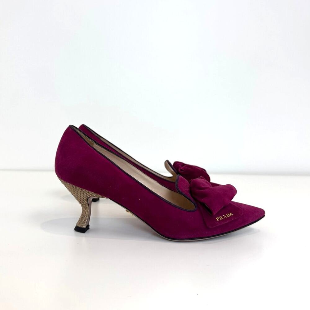 PRADA Magenta Suede Pumps with Front Bow and Textured Kitten Heel 36